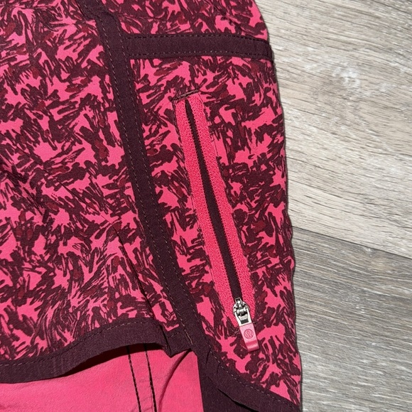 Lululemon Tracker Short III *4-way Stretch size 6 - Picture 10 of 12